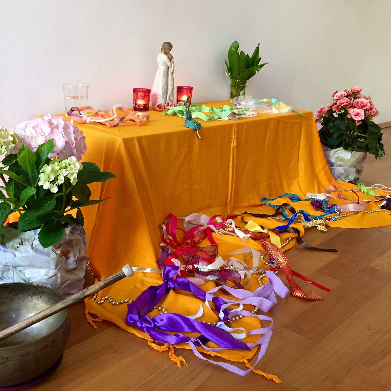 20160430_Ahninnen_Altar_Gebetschnuere 20160430_Ahninnen_Altar_Gebetschnuere